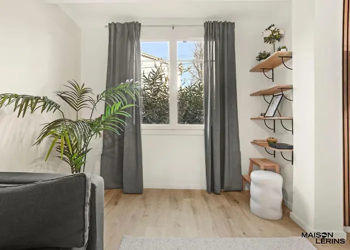 Flat Next To Place Des Lices With Parking Apartment *