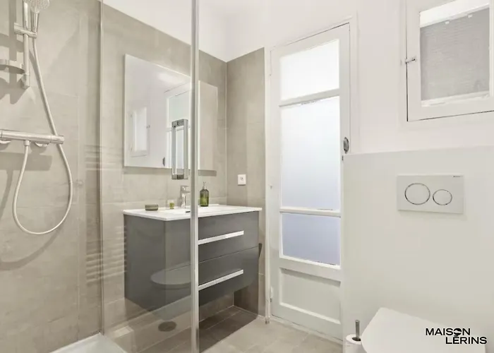 Flat Next To Place Des Lices With Parking