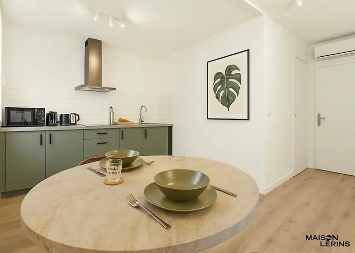 Flat Next To Place Des Lices With Parking Apartamento