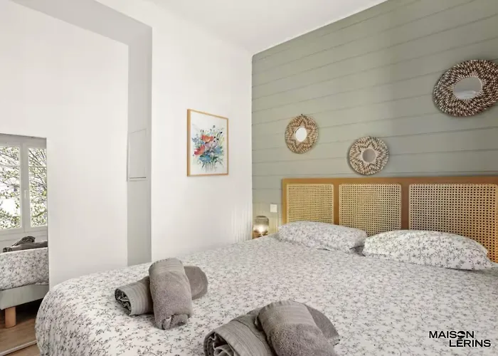 Flat Next To Place Des Lices With Parking Apartment